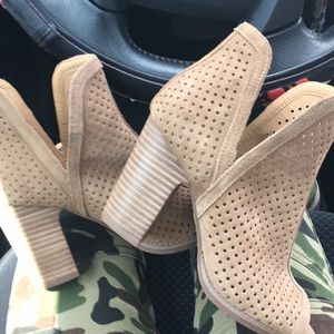 Lucky brand tan heels